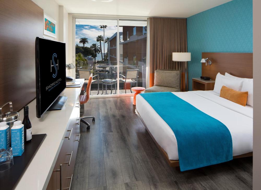 Partial Ocean View with King Bed interior