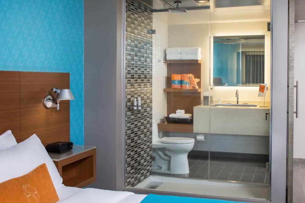 Ocean View with King Bed interior