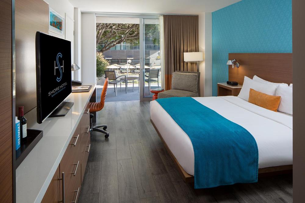 King Room with Roll-In Shower - Disability Access interior